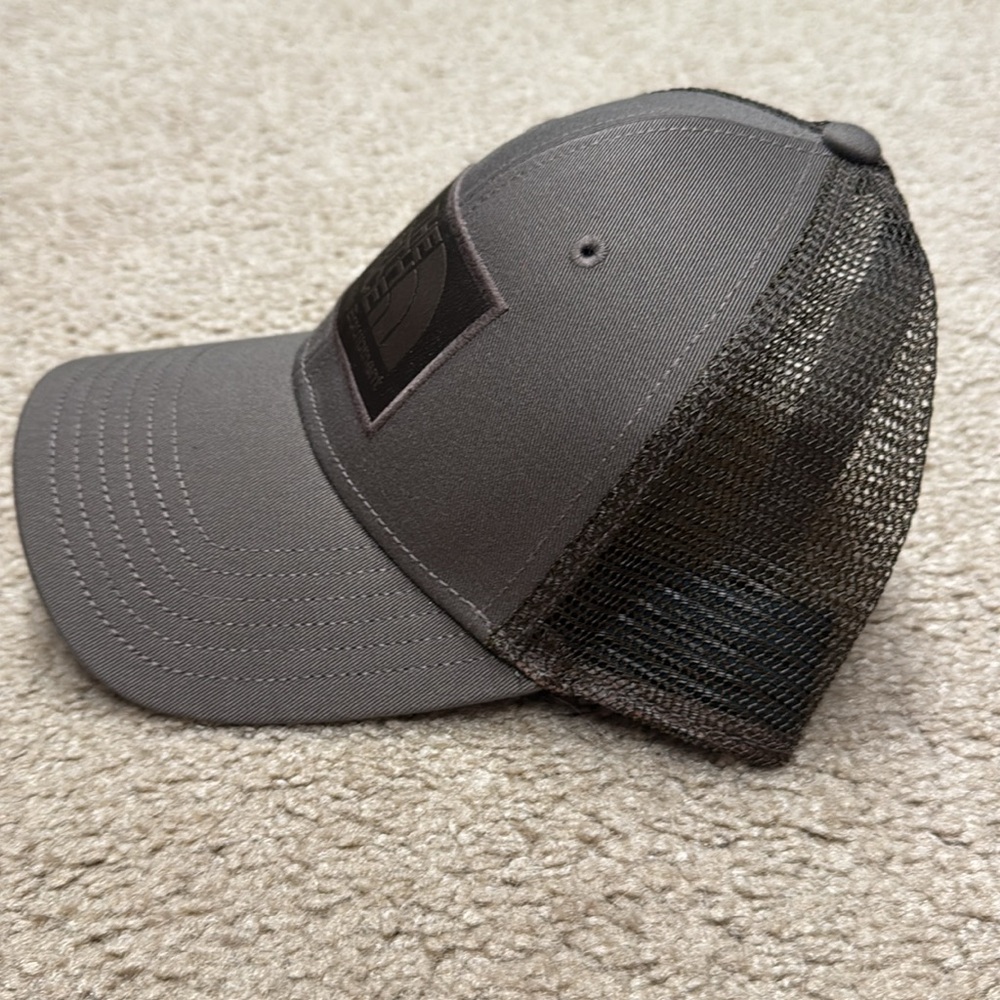 The North Face mesh SnapBack hat. OSFA. NWOT! - Picture 4 of 6